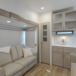 2025 Avenue 23ML Interior