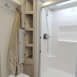 2025 Avenue 32RLS Interior