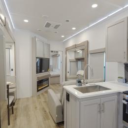 2025 Avenue 38DBL Interior