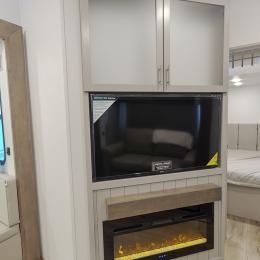 2025 Avenue 38DBL Interior