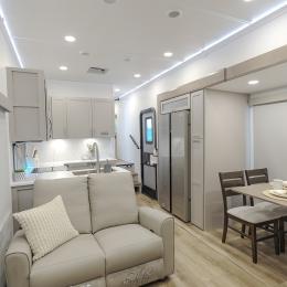 2025 Avenue 38DBL Interior