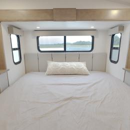 2025 Avenue 38DBL Interior