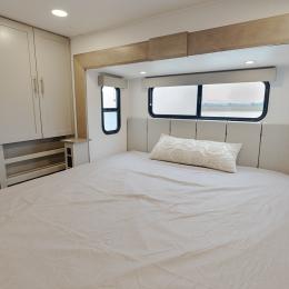 2025 Avenue 38DBL Interior