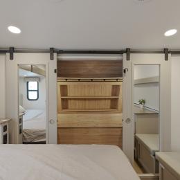 2025 Avenue 38DBL Interior