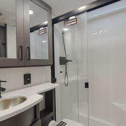 2025 Valor 42V14 Interior