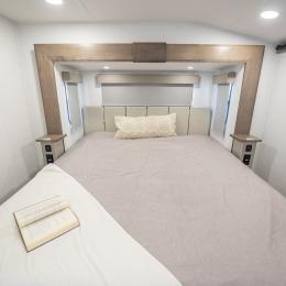 2026 Avenue 35RKS Interior
