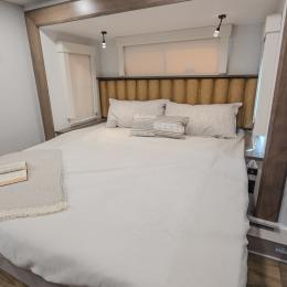 2026 Paradigm 310RL Interior