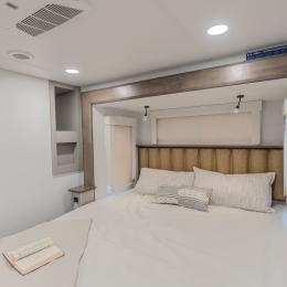 2026 Paradigm 382RK Interior