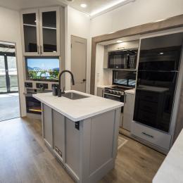 2026 Valor 35A14 Interior