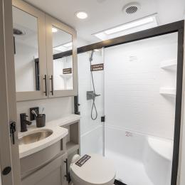 2026 Valor 35A14 Interior
