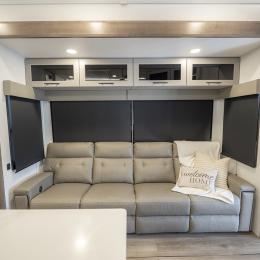 2026 Valor 36V11 Interior