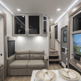 2026 Valor 40V13 Interior