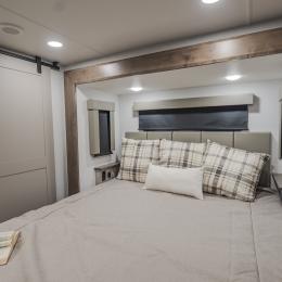 2026 Valor 40V13 Interior