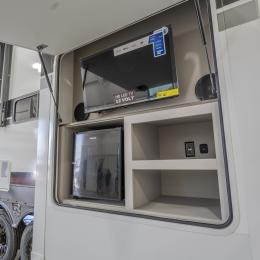 2026 Valor 40V13 Interior