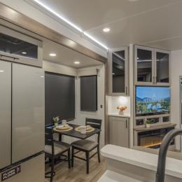 2026 Valor 44V14 Interior
