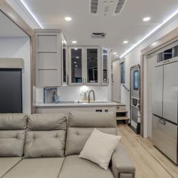 2026 Valor 44V14 Interior