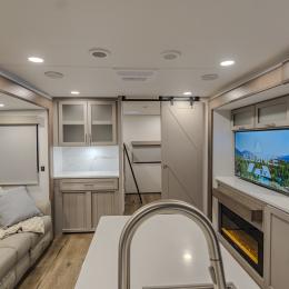2026 Avenue 333BH Interior