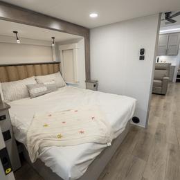 2026 Paradigm 395DS Interior