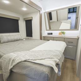 2026 Valor 23T15 Travel Trailer - Toy Hauler