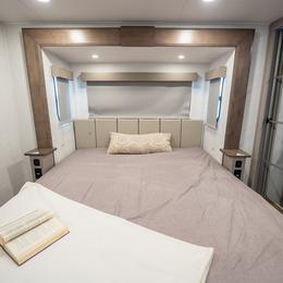 2026 Avenue 332RL Interior