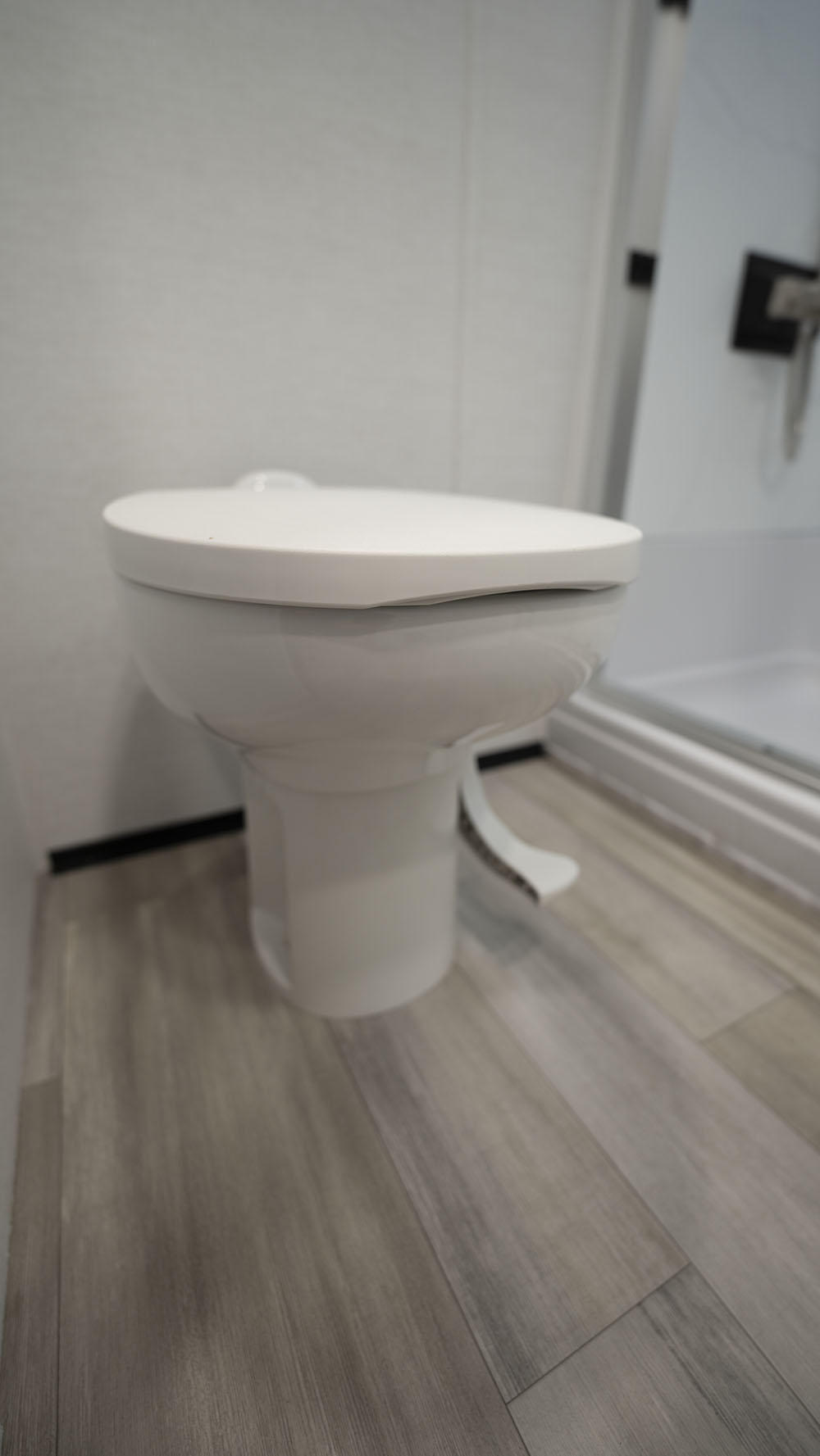 2024 AVE 38DBL Rear Bathroom Toilet