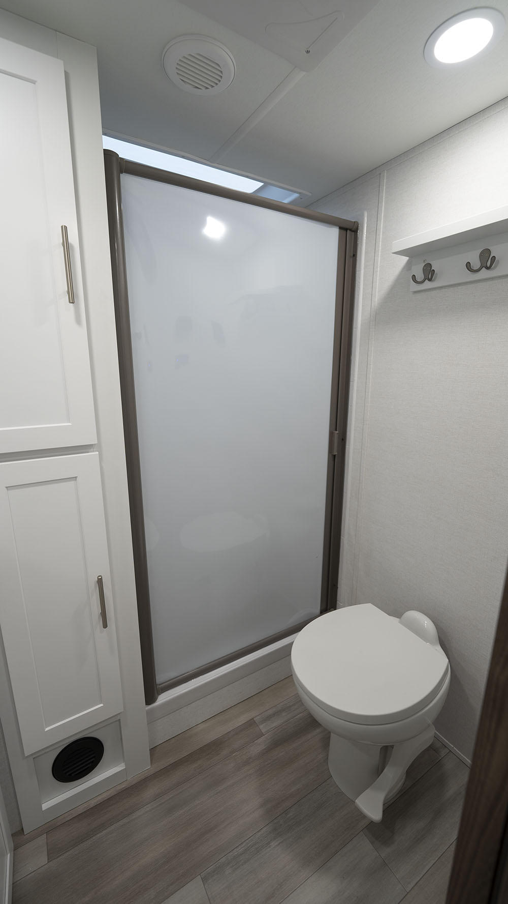 2024 Avenue 22ML Bathroom Shower Door Closed